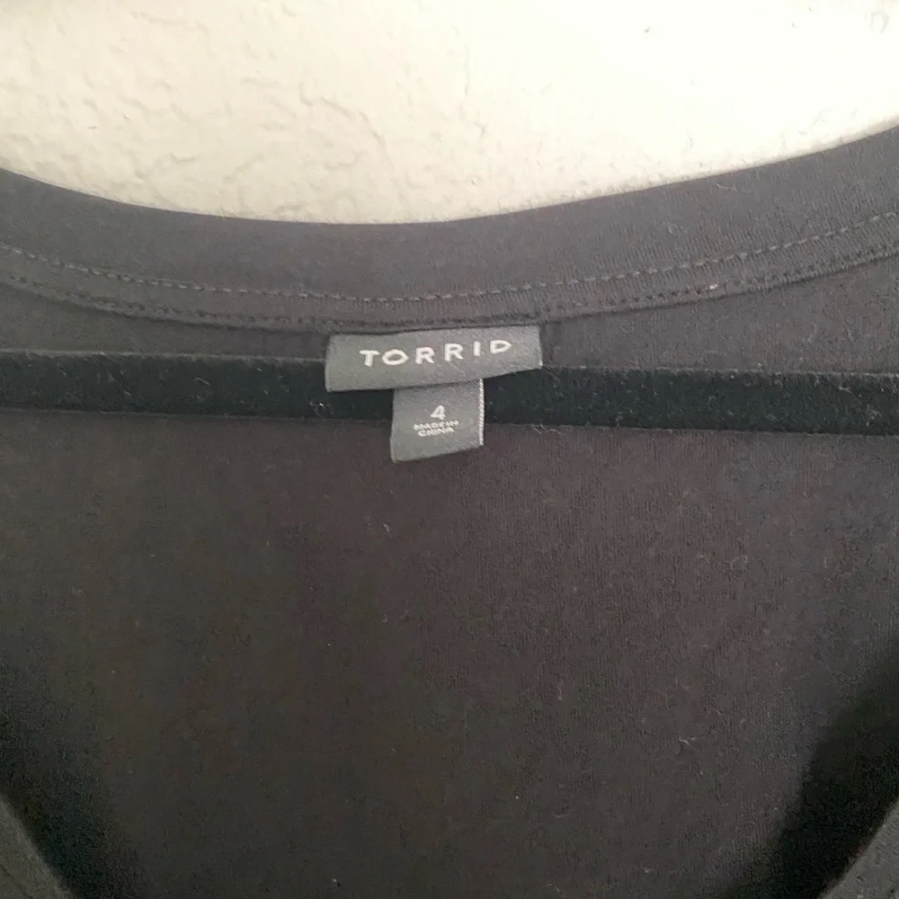 Torrid cropped tee - Picture 2 of 3